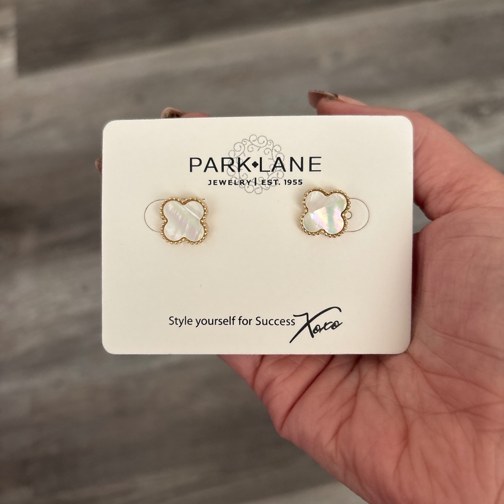 Icon Earrings White